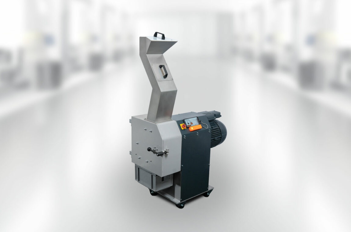 The HM1-L hammer mill can be converted from a hammer to a granulator