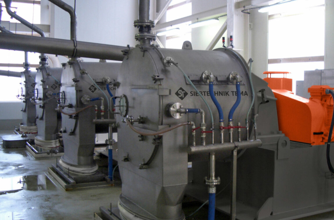 Pusher centrifuge for potassium chloride