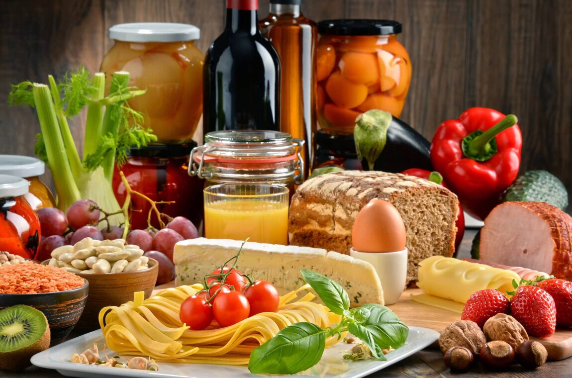 Nahrungsmittel & Molkereiprodukte u.a. Käse, Ei, Nudeln, Milch, Babynahrung, Gewürze, Öl