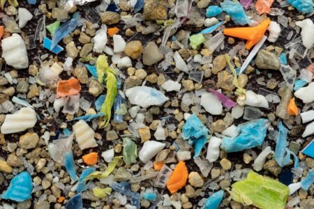 Header image "Sorting" A mix of gravel and microplastics, which can be separated by density sorting.