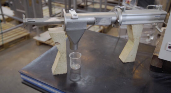 Piston insertion sampler