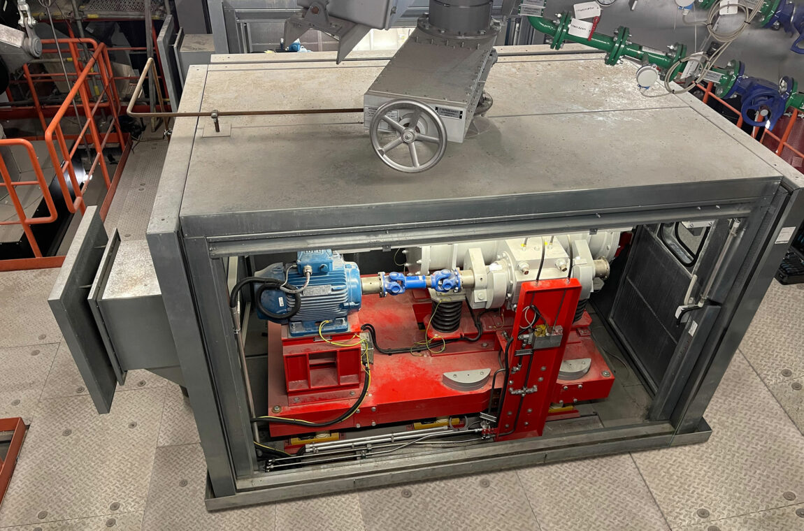 Eccentric vibrating mill ESM 856 1ks - Grinding of sewage sludge ashes for phosphate recovery